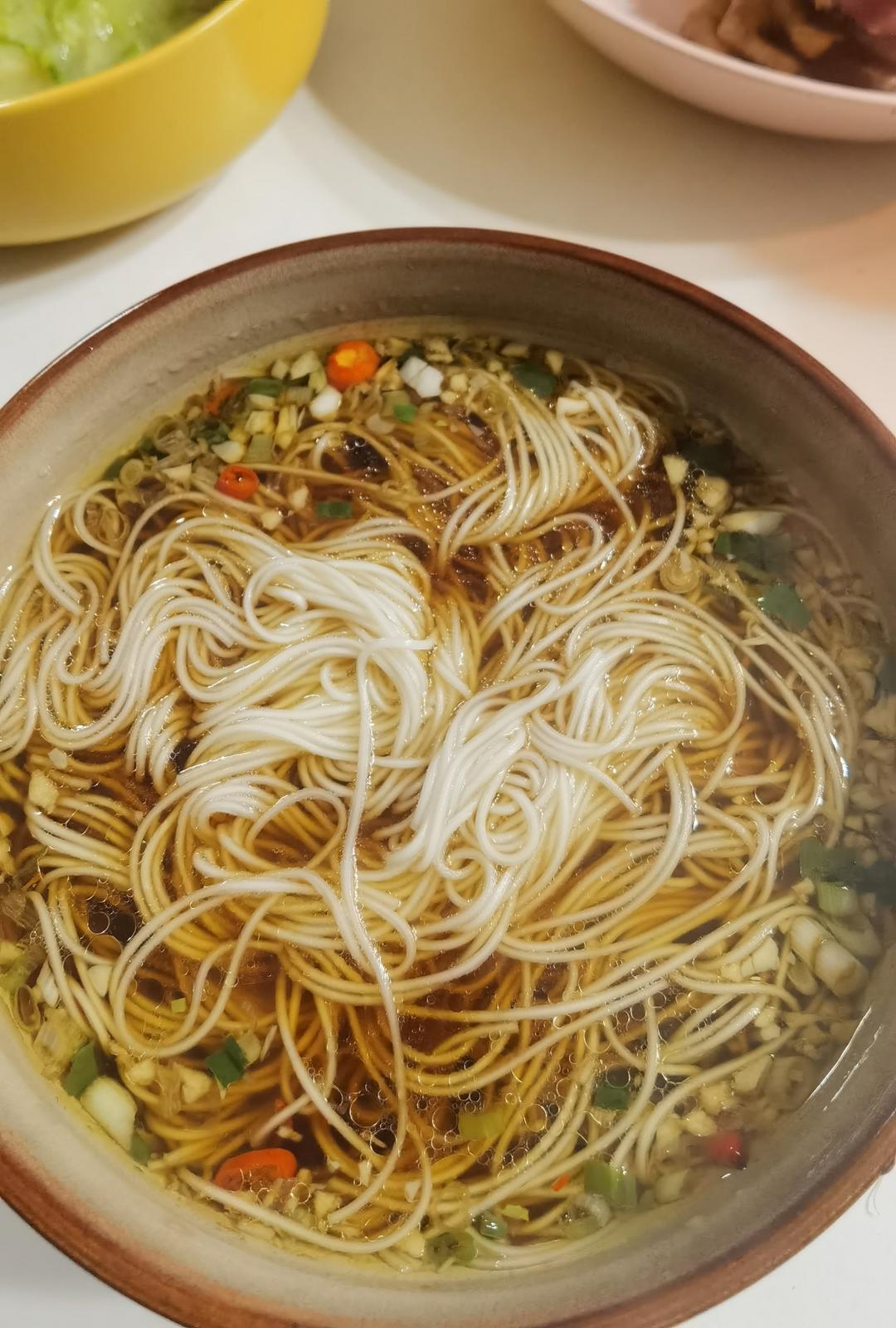 热汤面