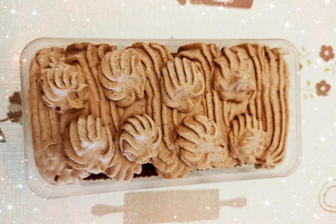 巧克力马斯卡彭脆珠冰淇淋盒子蛋糕