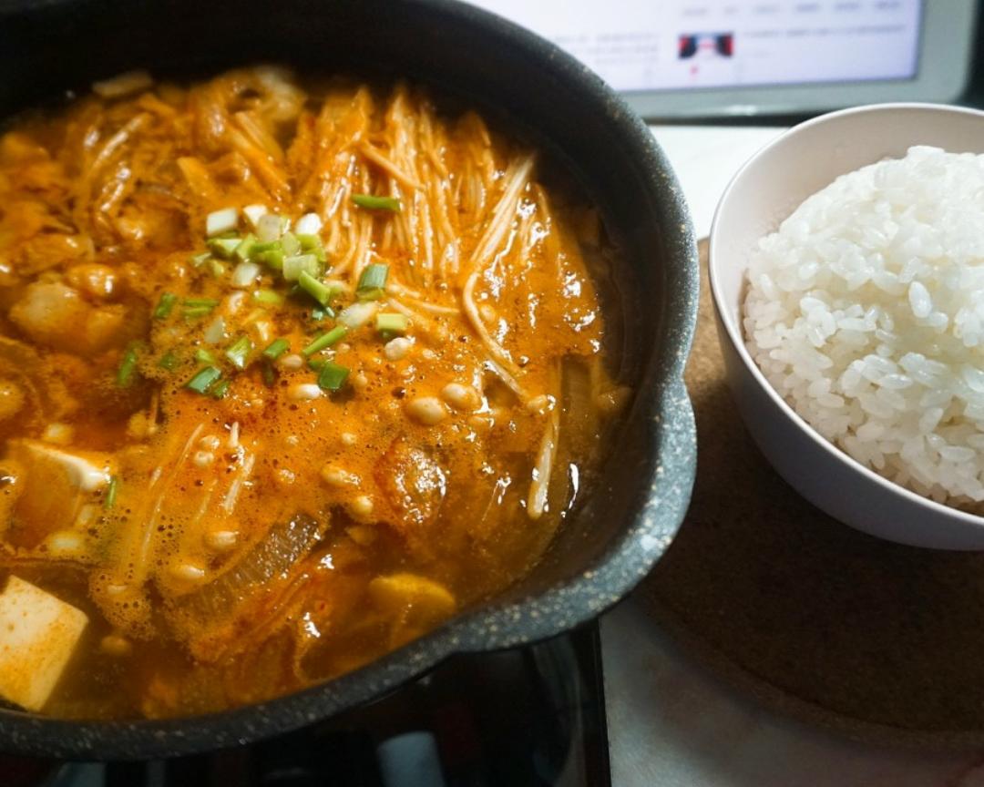 冬日治愈系|一人食韩式泡菜肥牛锅