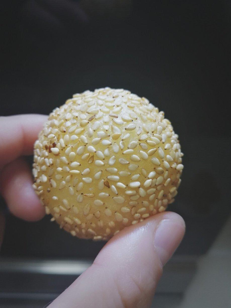 爱吃麻团。