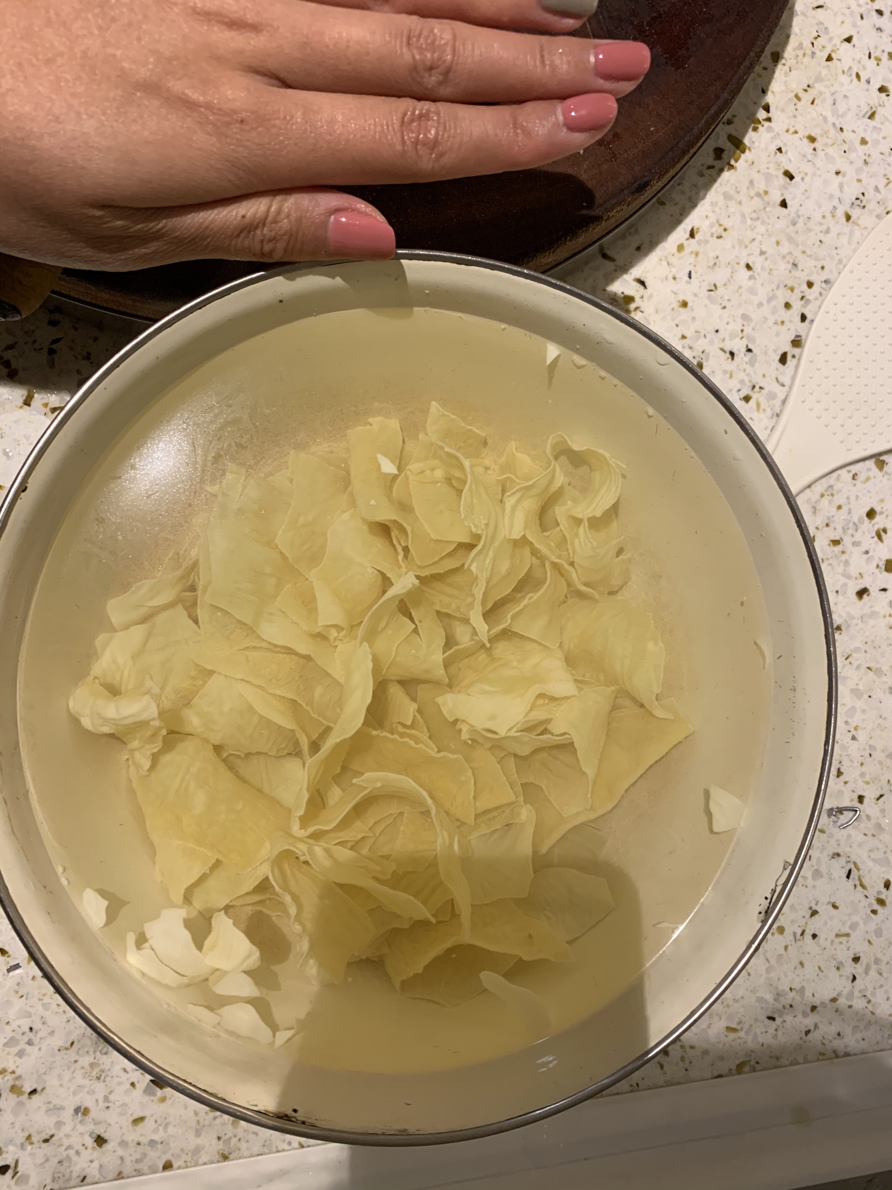 韭黄炒豆皮的做法 步骤1