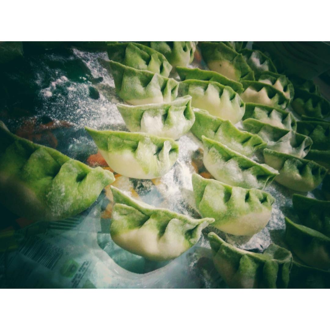 翡翠白玉白菜饺子详细版（附翡翠白玉白菜饺子包法，翡翠白玉饺子皮两种制法，面包机和面，翡翠白玉烧卖，各种馅料搭配）