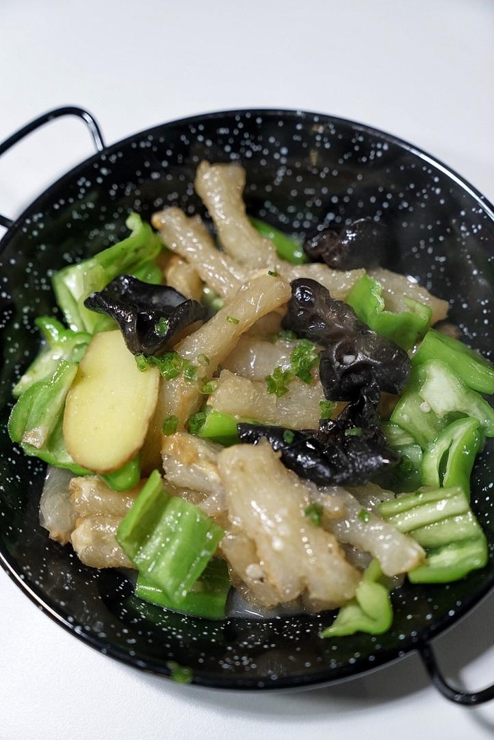 青椒炒蹄筋(家常菜)