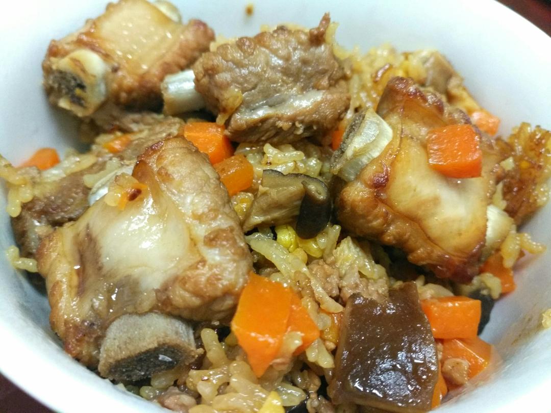 喷香排骨焖饭（爆好吃）