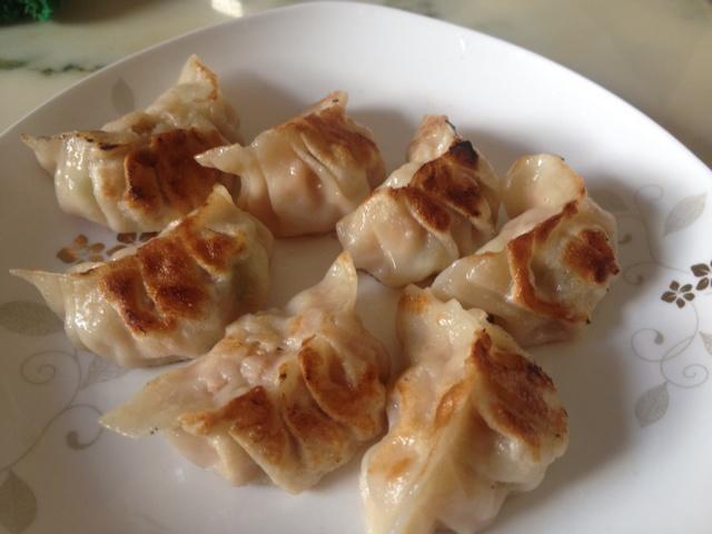 但饺子没肉就没汁,所以我选素和肉的比例是3:1,做出来有汁,有沙葛的甜