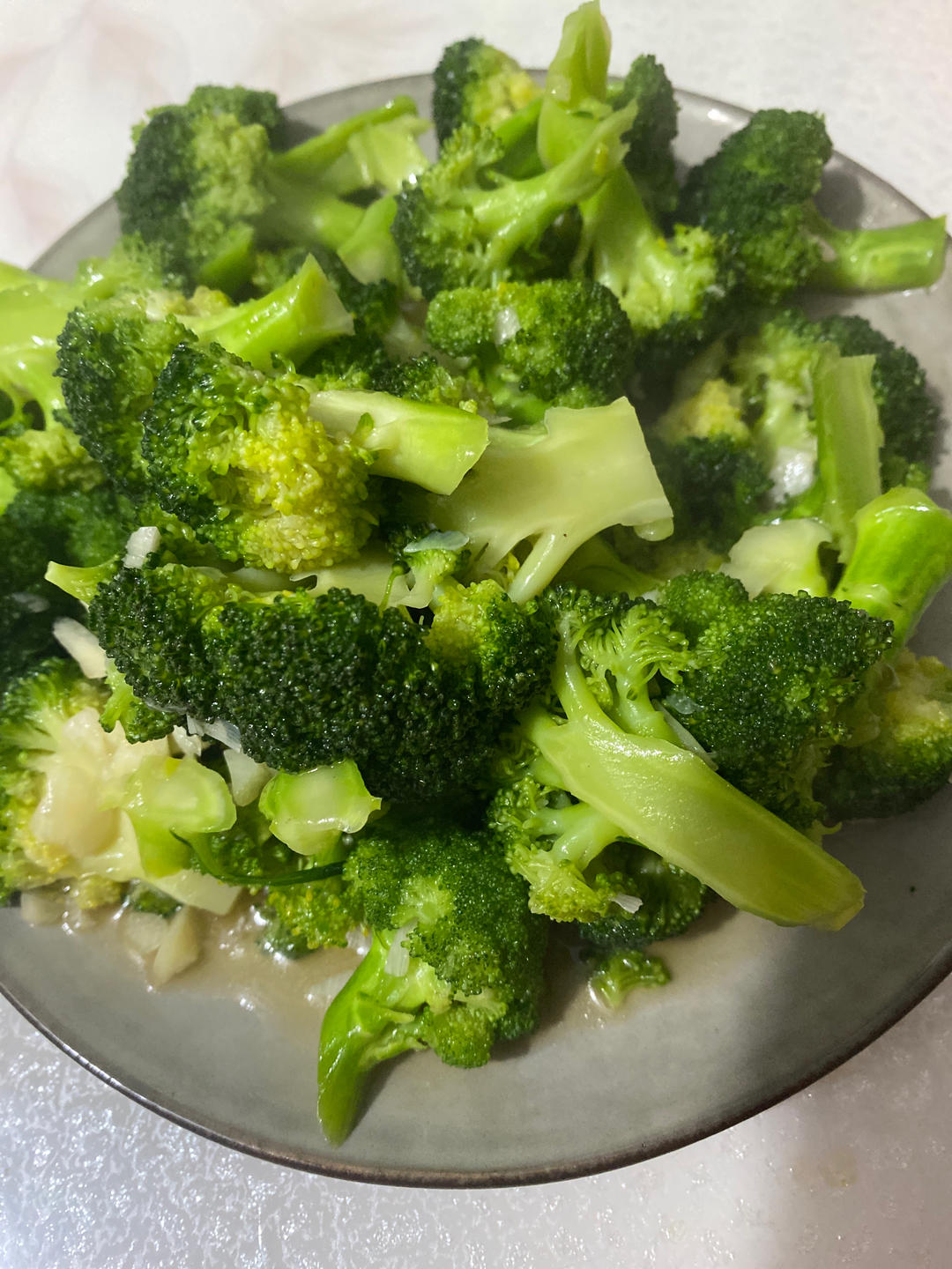 好吃到爆的耗油蒜蓉西兰花(从不修图，喜欢请关注)