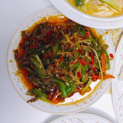 厨师长教你：“青椒牛肉丝”的家常做法，家乡的味道，先收藏了