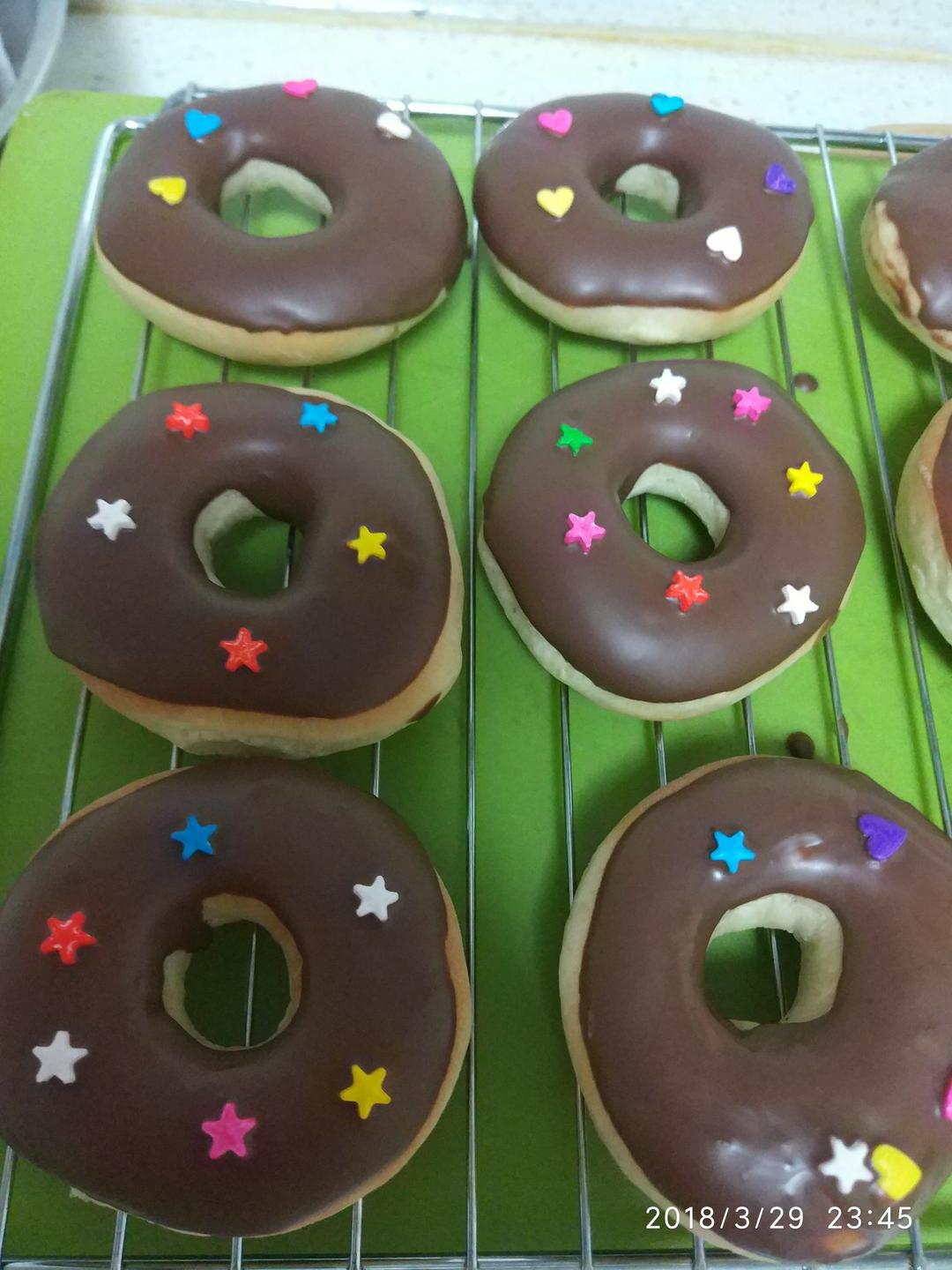 烤箱版甜甜圈୧(๑•̀⌄•́๑)૭小小群