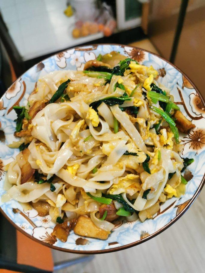 巨好吃的炒河粉