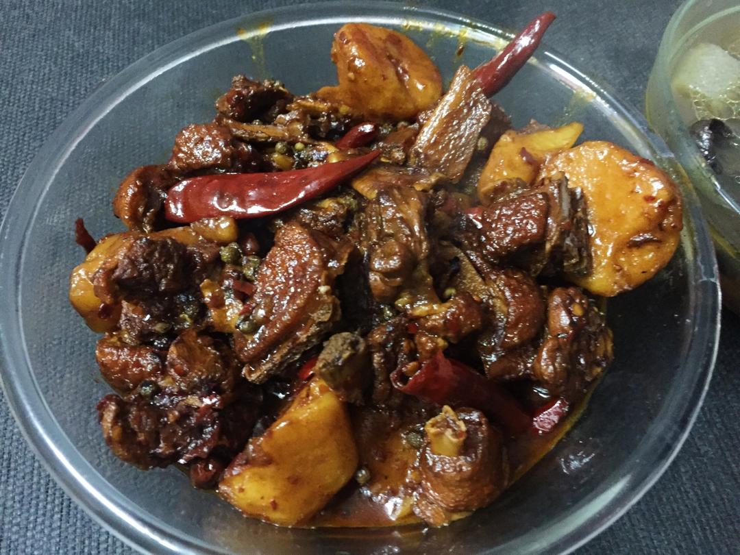 红烧土豆鸭的做法