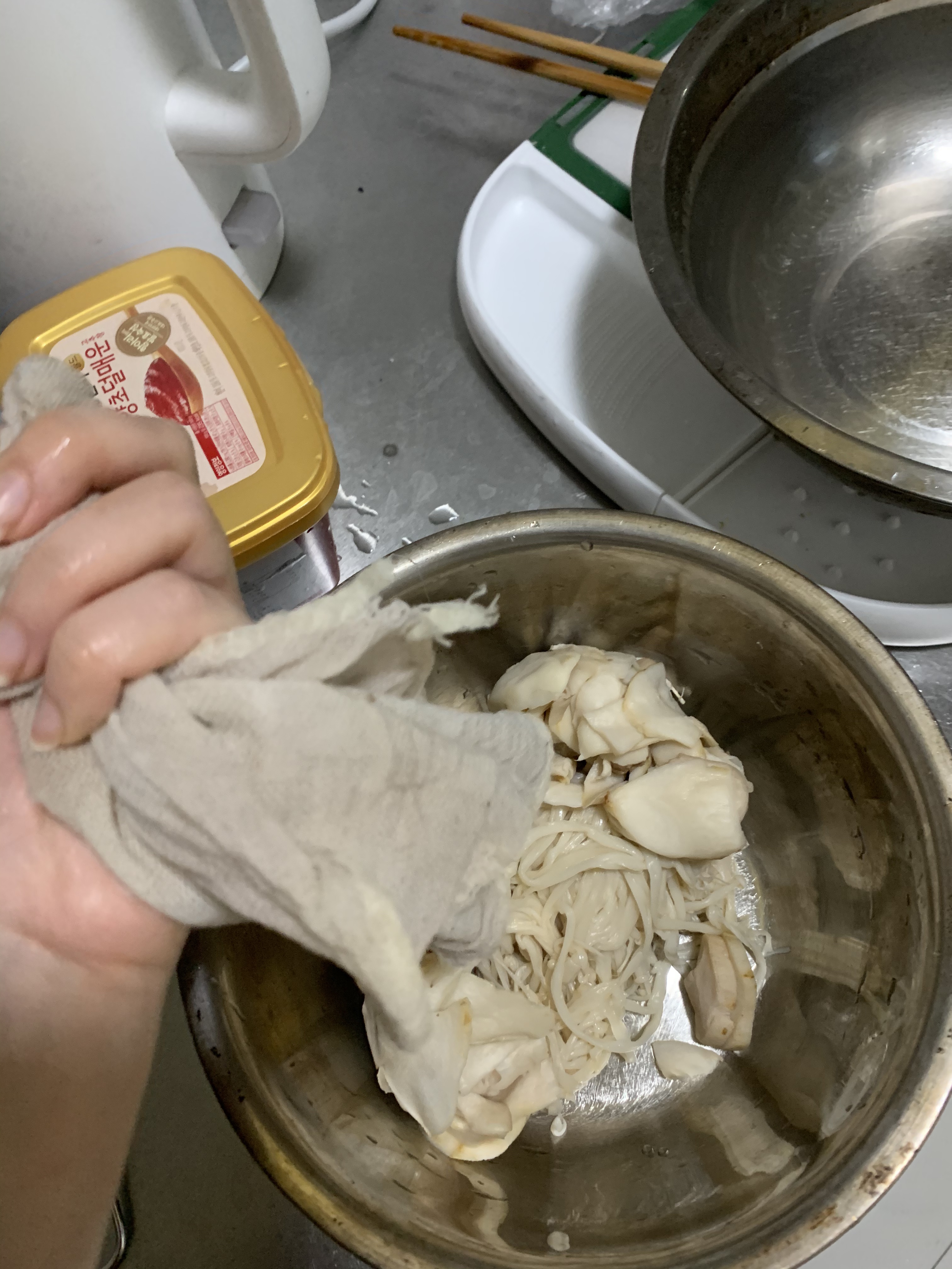 韩式凉拌金针菇杏鲍菇的做法 步骤3