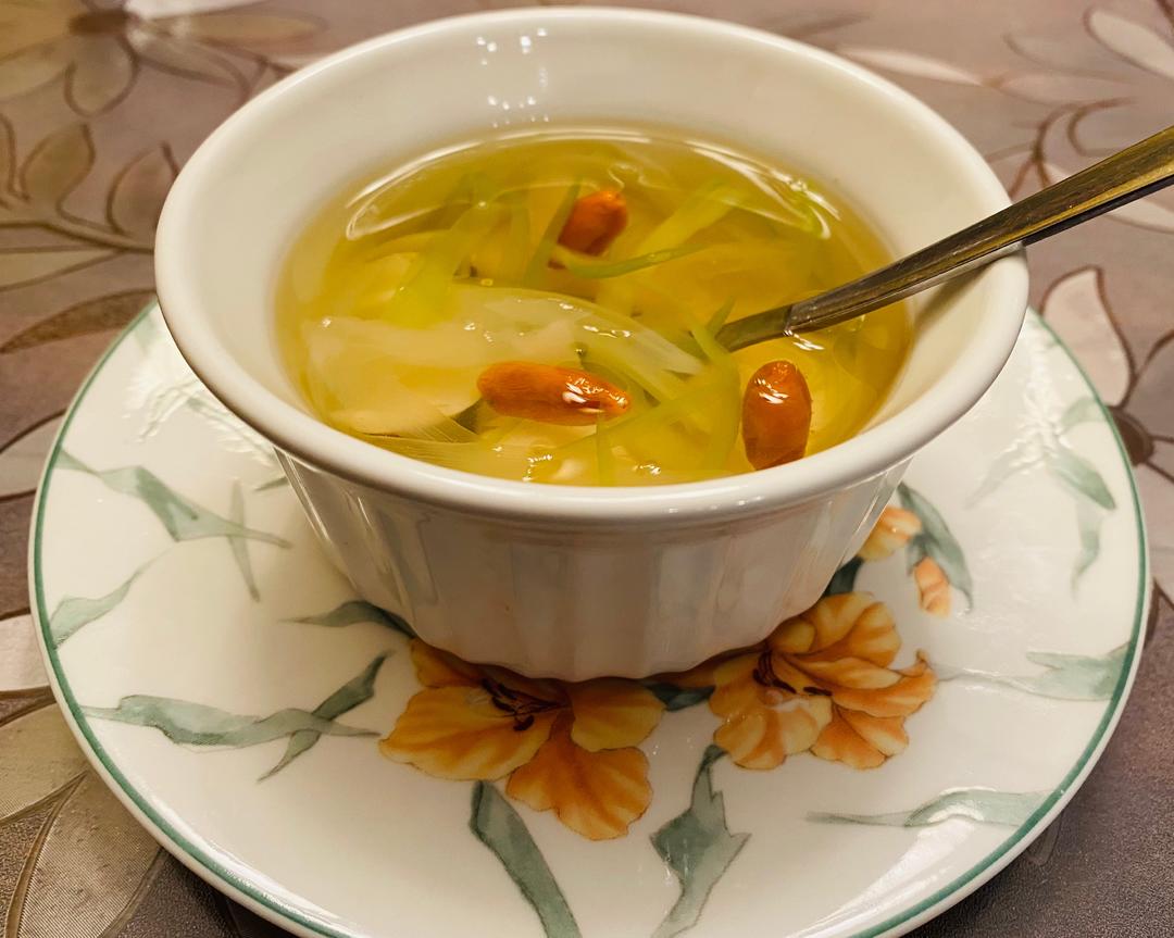 【鲜花入馔】将花香留在唇齿间—百合枸杞昙花羮的做法