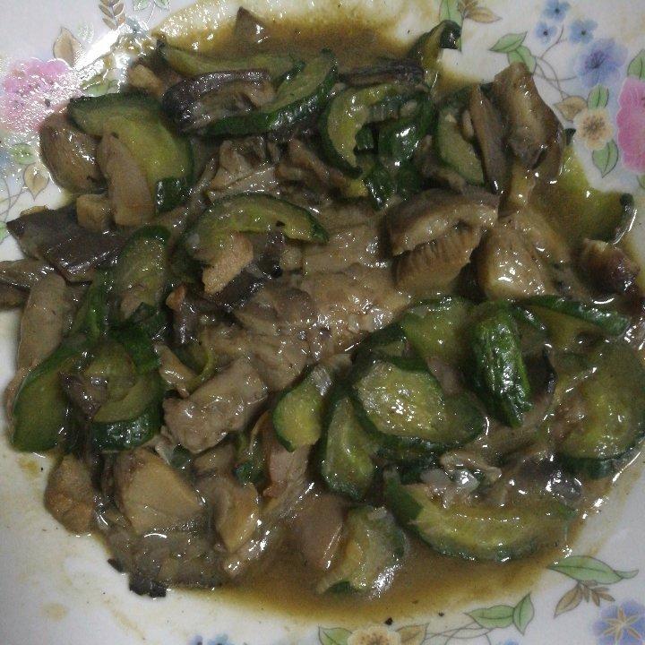 清炒黄瓜蘑菇肉