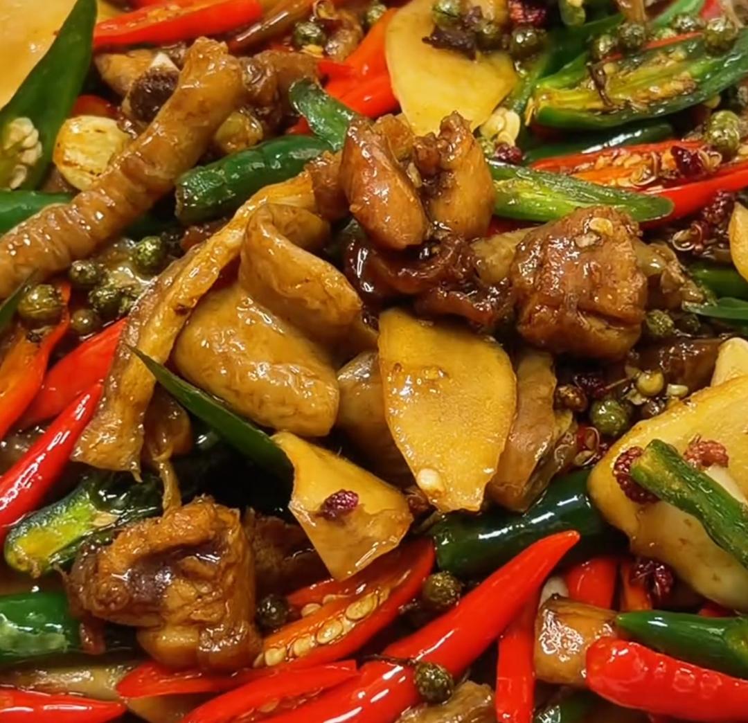 尖椒肥肠鸡
