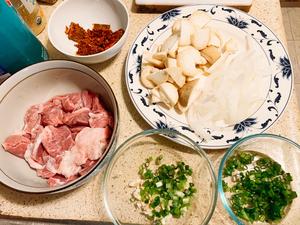 洋葱杏鲍菇炒牛肉（火锅底料版）的做法 步骤1