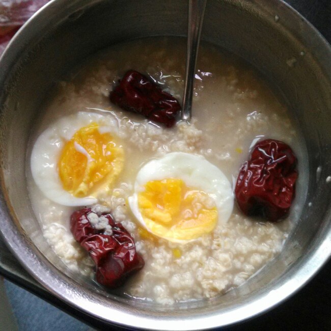 减脂增肌早餐-130923-微波炉蒸烤虾仁豆腐，胡萝卜燕麦鸡蛋饼，苹果梨汁