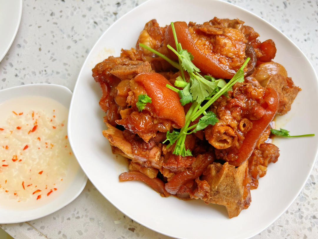 红烧猪蹄，酱香味，超级过嘴瘾的卤猪蹄