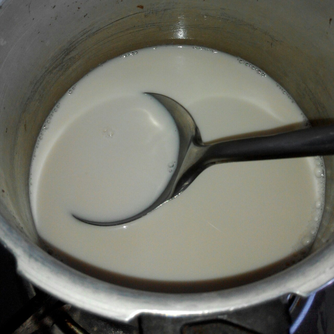 浓浓的锅煮奶茶