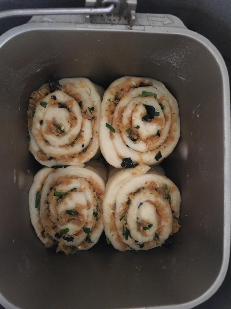 面包机做肉松海苔面包卷