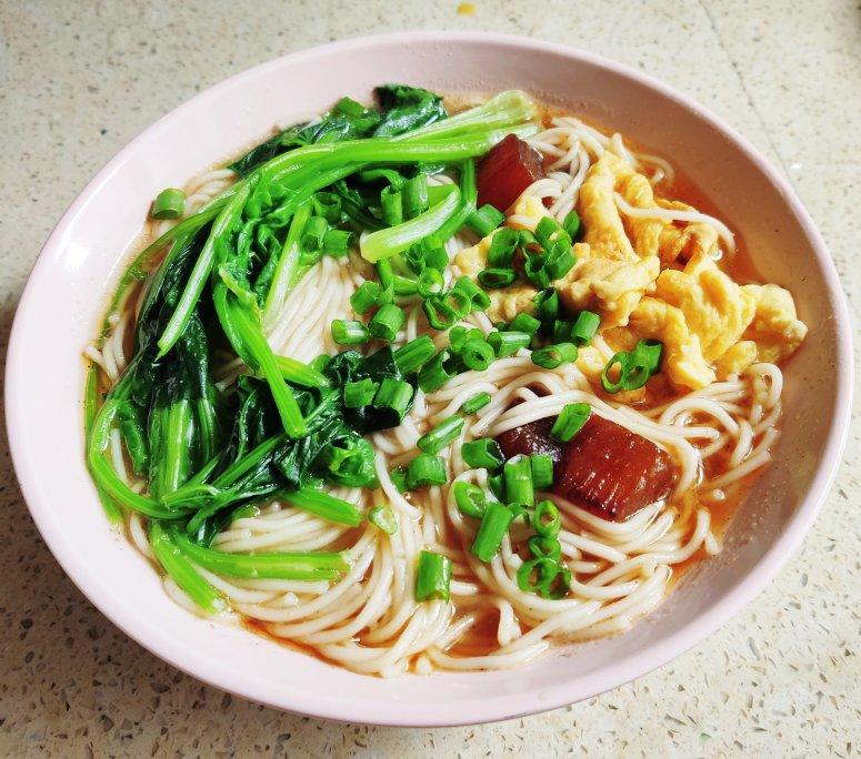 菠菜鸡蛋面