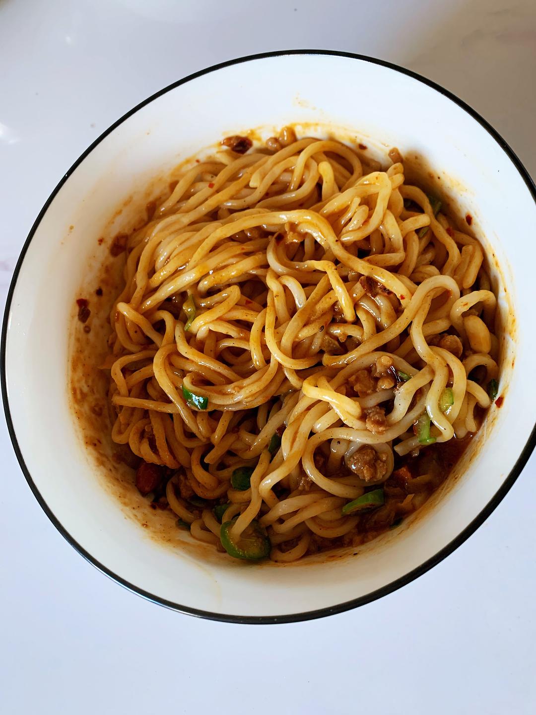 香辣组合的麻酱剁椒干拌面