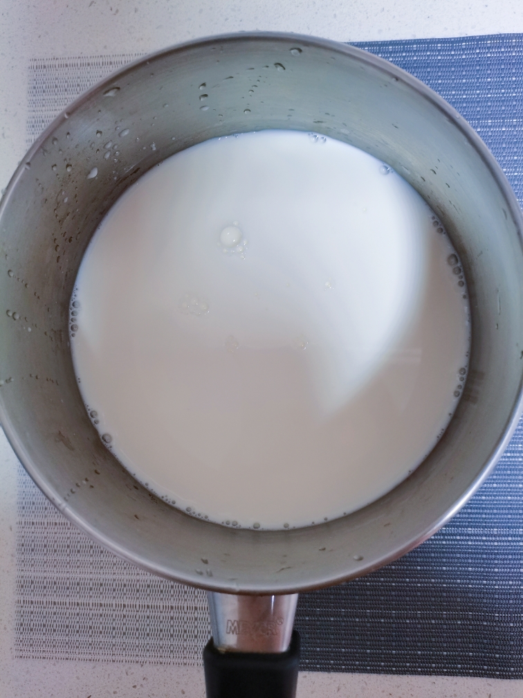 牛奶芒果布丁的做法 步骤2
