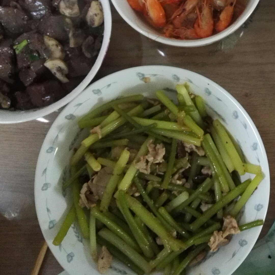 蒜台炒肉丝