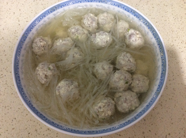 【10分钟系列】白萝卜豆腐圆子汤
