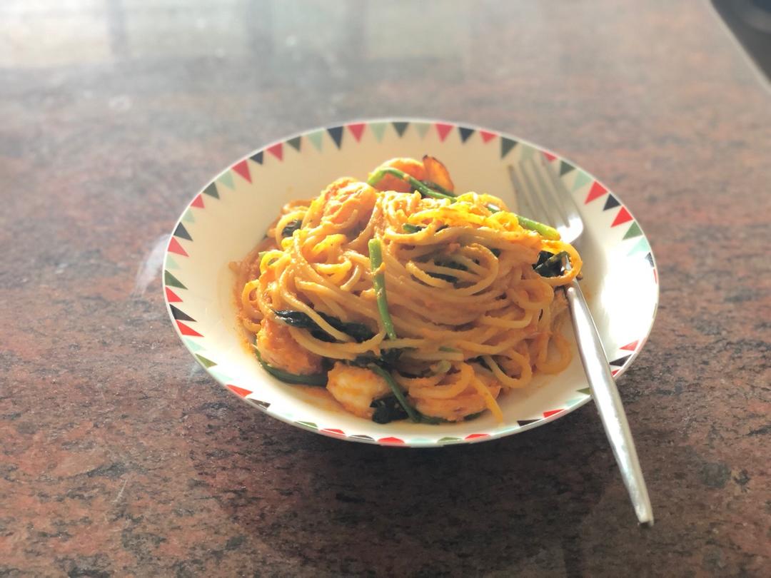 胡萝卜甜椒酱意面