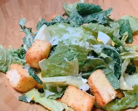 有菜有饭的凯撒沙拉的做法