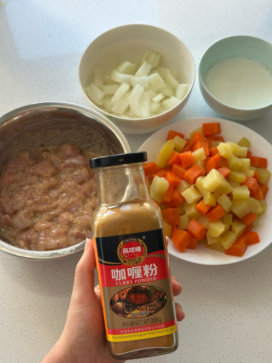 咖喱土豆胡萝卜洋葱鸡肉饭！