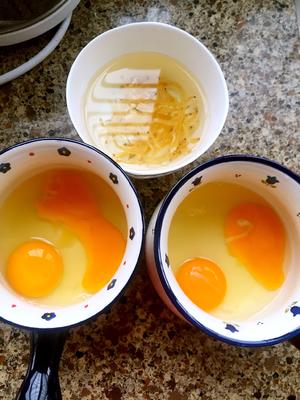 高颜值银鱼蒸蛋vs牛奶红糖蒸蛋的做法 步骤1