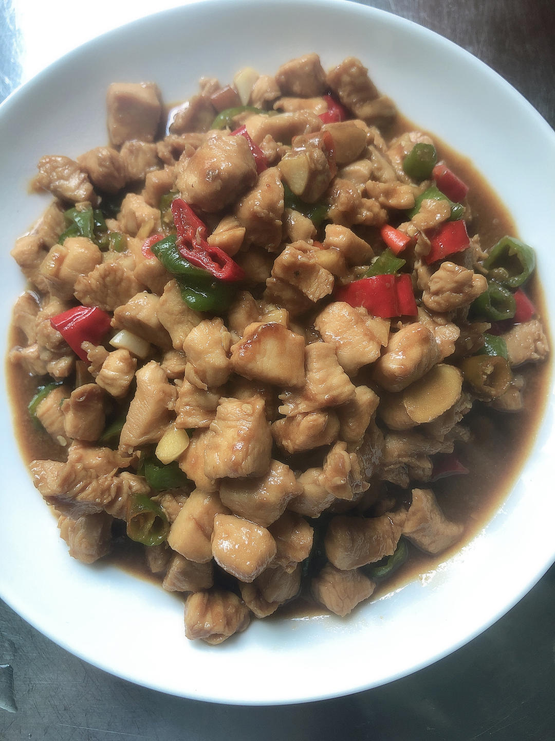 咸鲜可口的青红椒炒鸡丁