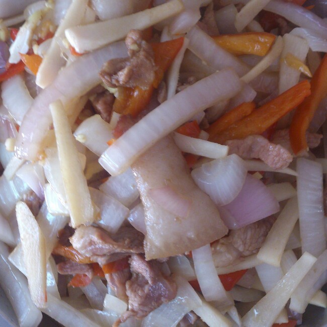 洋葱炒肉