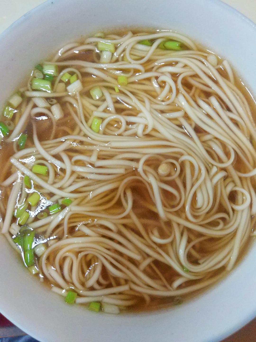 美食家gdragon做的无敌简单香香面