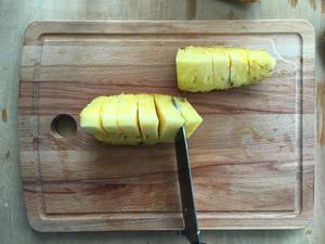 不到两分钟，切好一整个菠萝（独家）的做法 步骤7