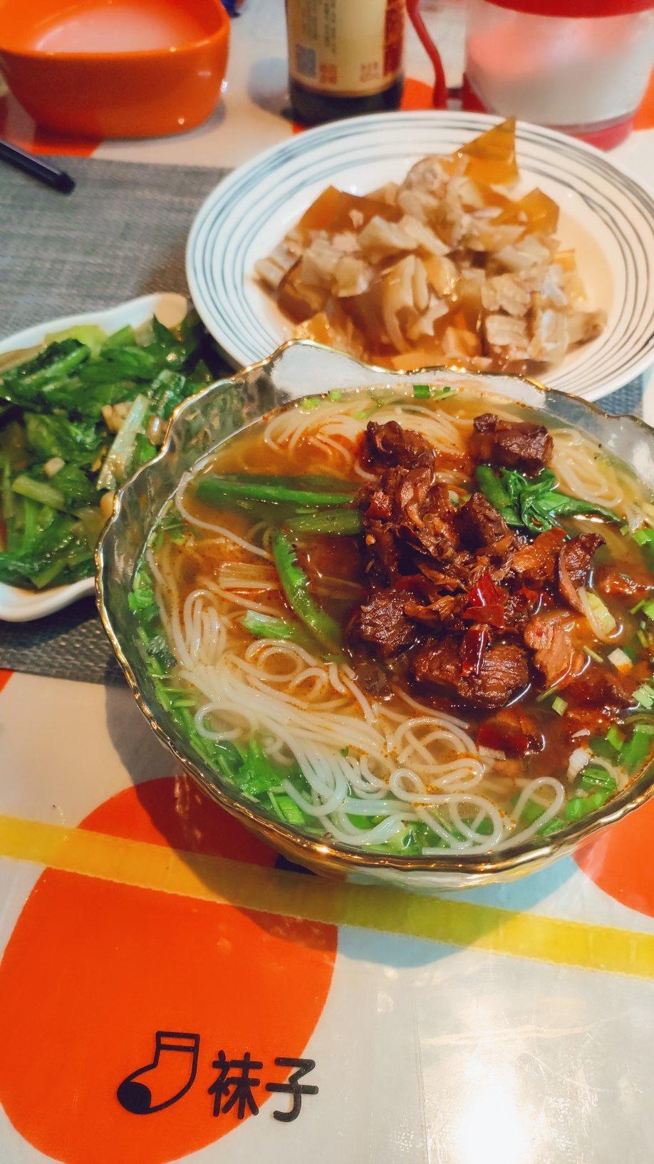 吃一次就忘不了的美味牛肉米线