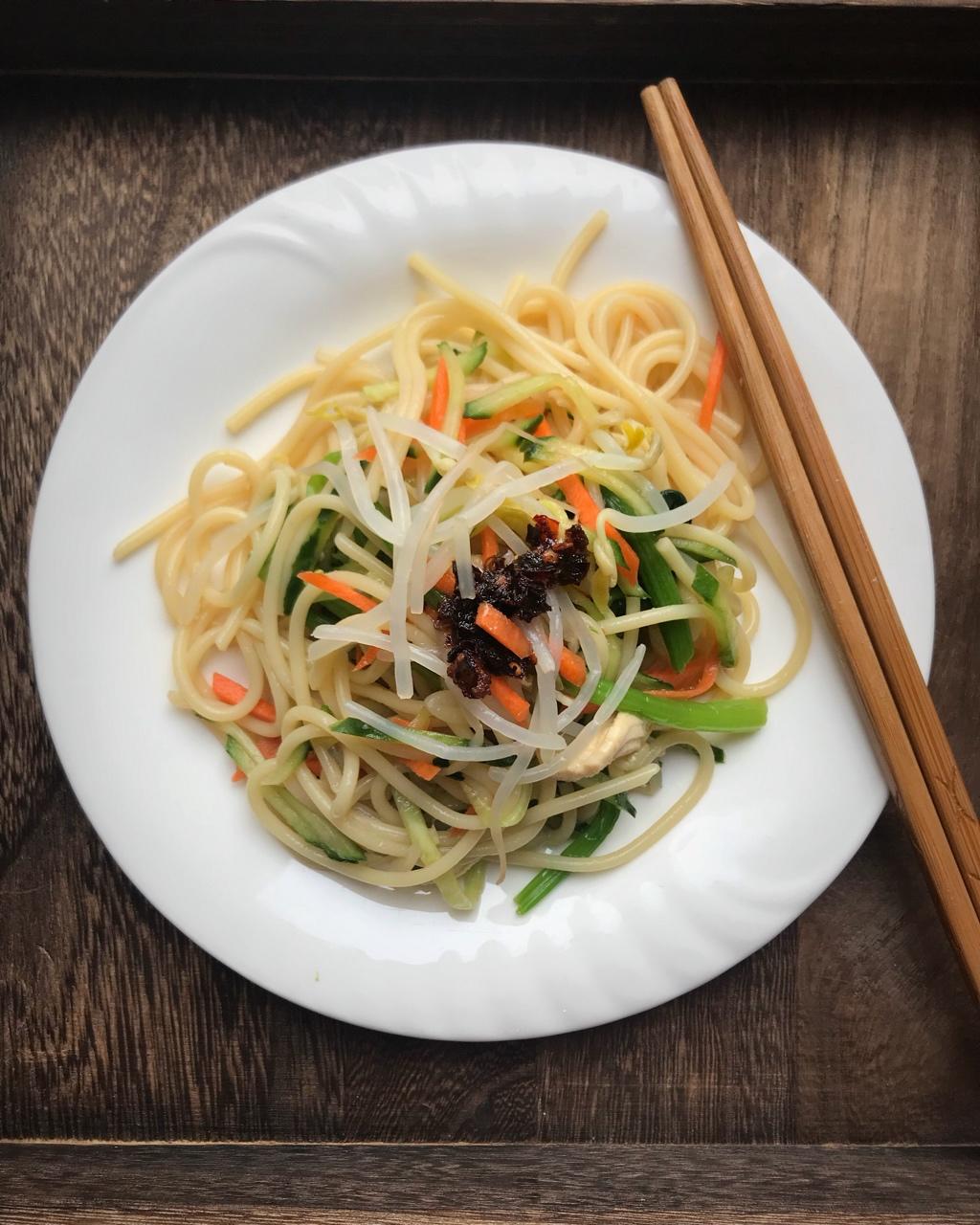 清爽无负担鸡丝凉面