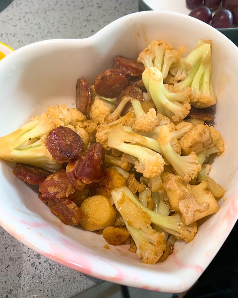 腊肠炒菜花~平凡美味