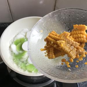 清炒山药莴笋甜玉米的做法 步骤3