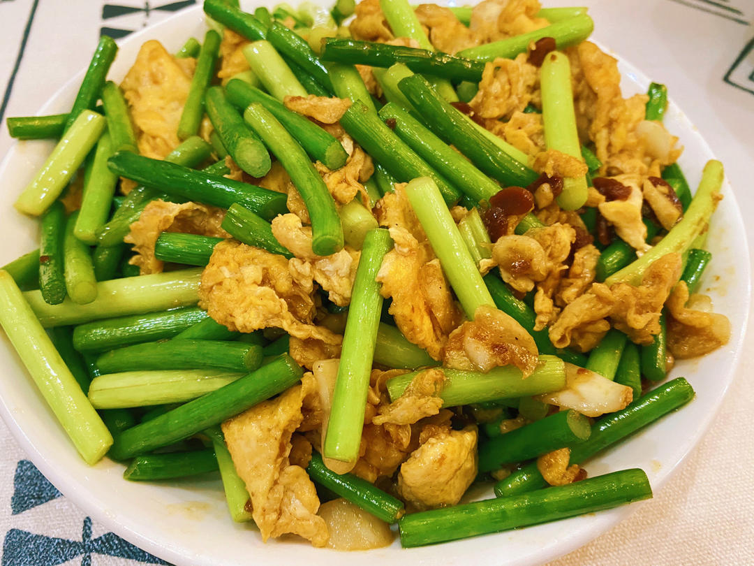 两分钟做好蒜苔炒鸡蛋