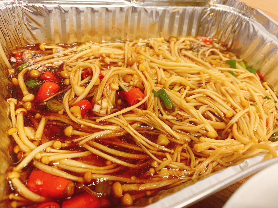 锡纸金针菇-在家用烤箱就能做的烧烤，烧烤店必点菜品之一！超鲜！