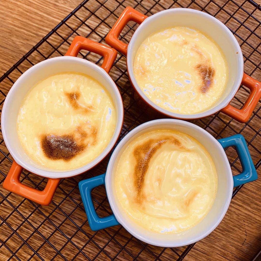 CRÈME BRÛLÉE 法式烤布蕾（焦糖布丁）