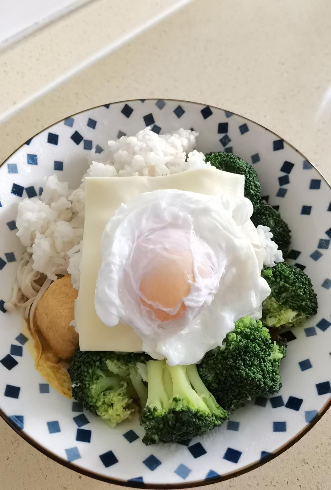 完胜咖啡店的brunch(班尼迪克蛋)