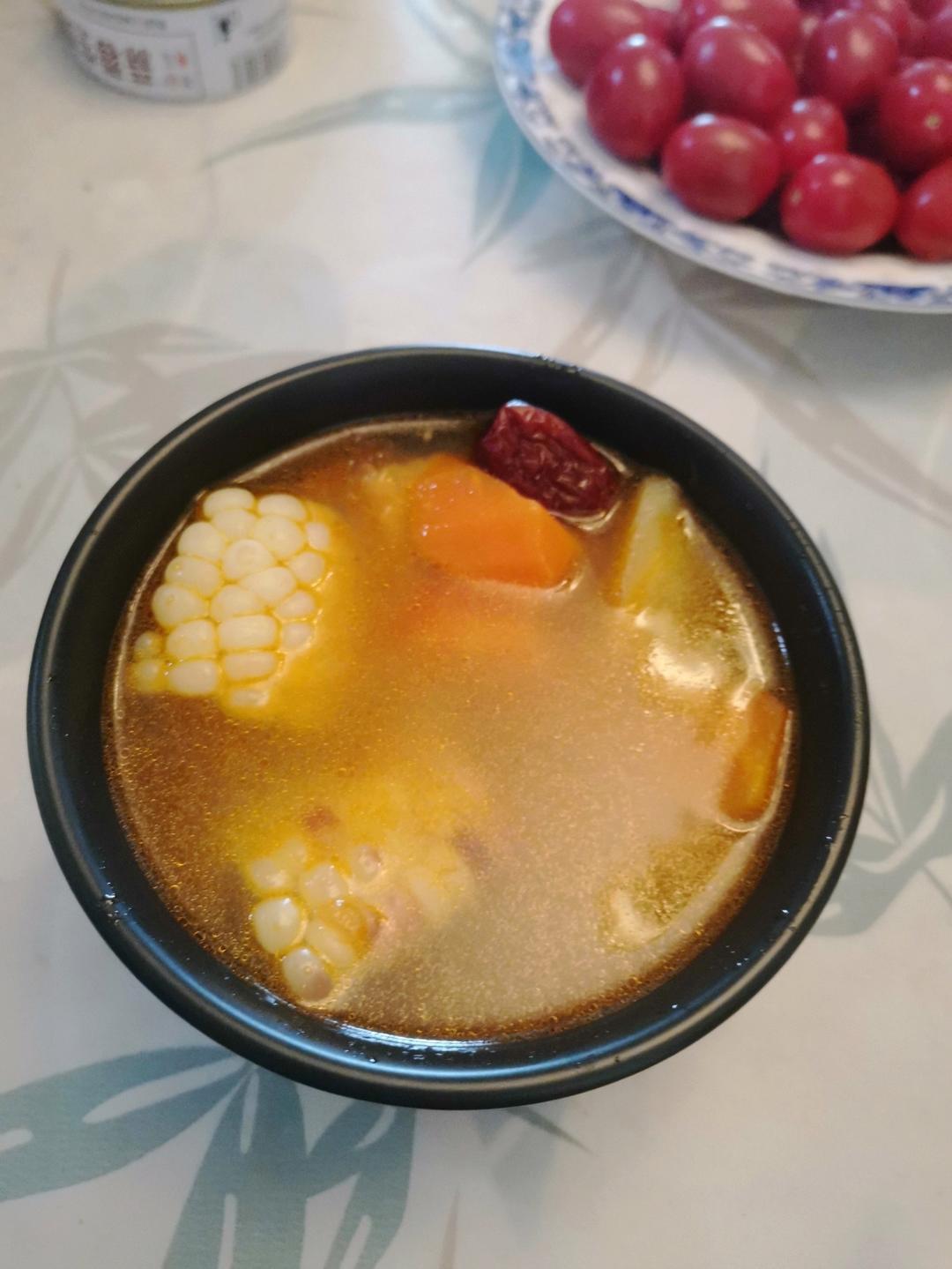土豆胡萝卜玉米养生汤
