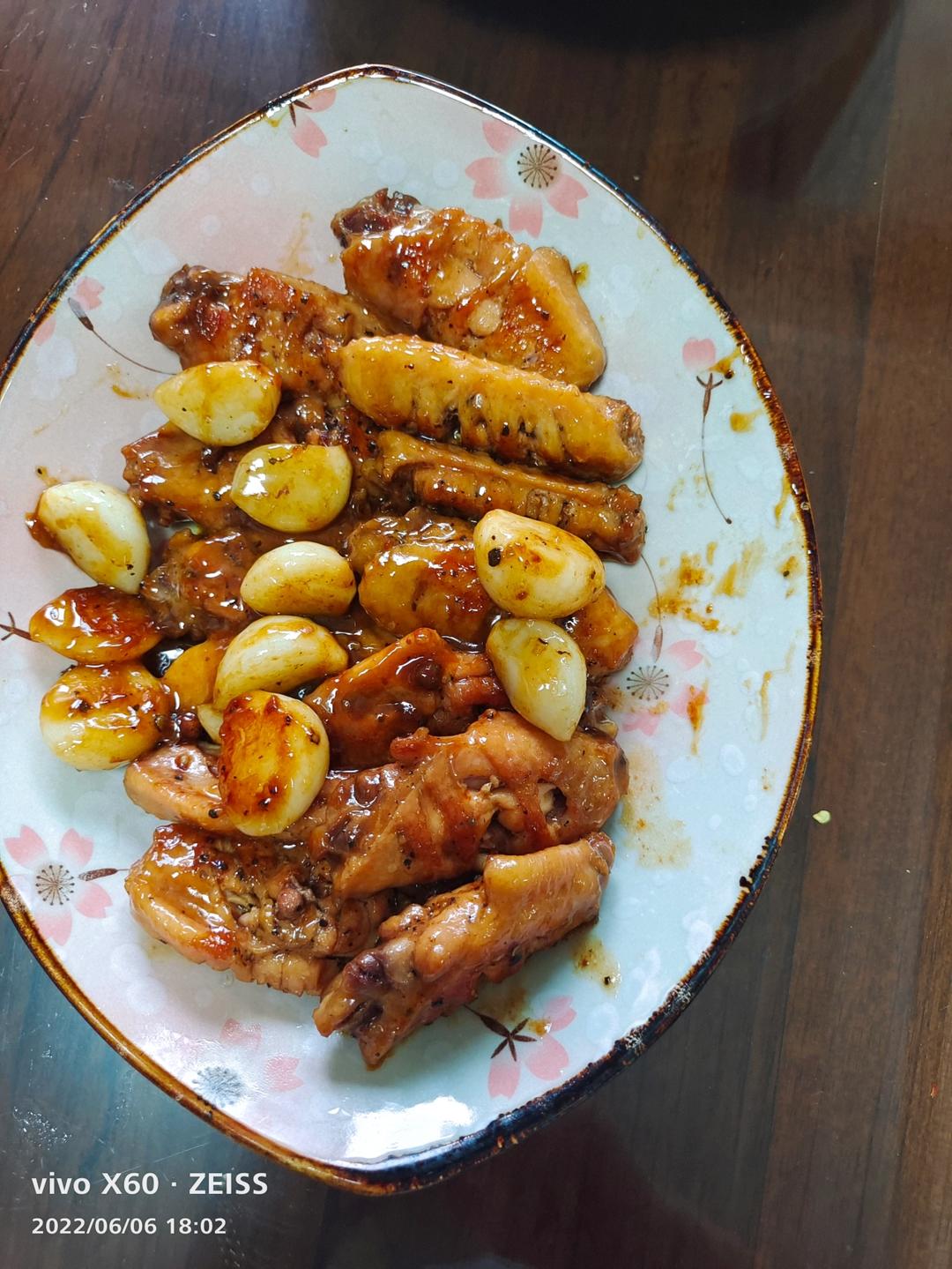 蒜香蚝油鸡翅中