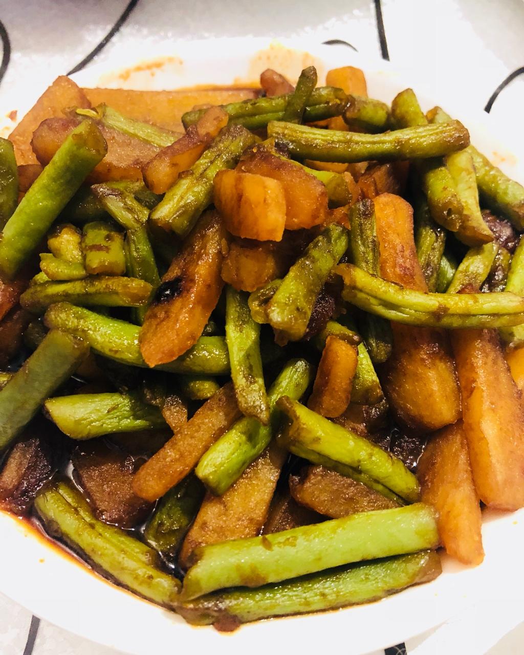 妮妮和黑猫警长的幸福生活做的刀豆烧土豆(家常版)