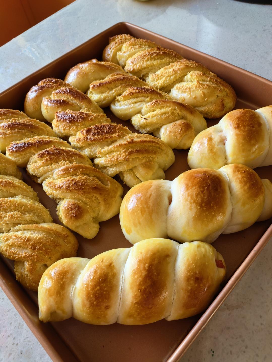 这面包也太香了，新手也能轻松做出来的椰蓉提子卷！