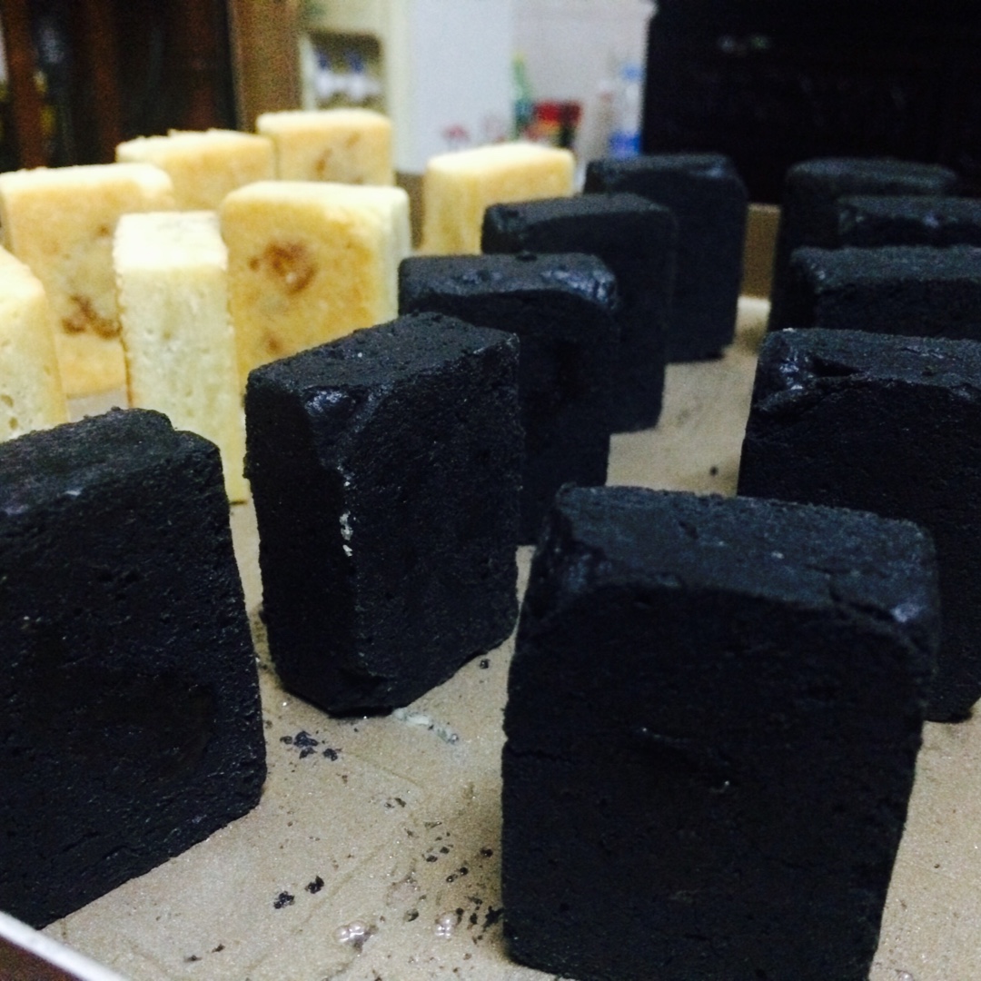 黑凤梨—三色凤梨酥