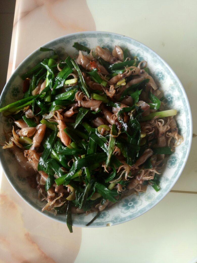 嫩韭菜炒墨鱼仔